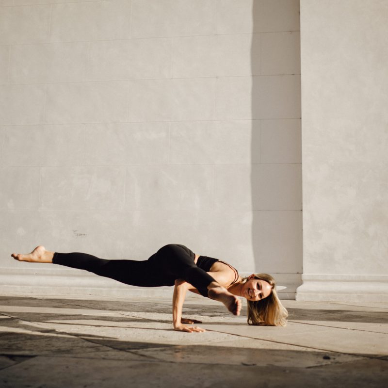 TessaViktoriaKutsamFoto_Verena_upsidedown-92 Armbalance Training
